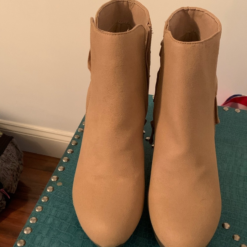 Shoes - Picture 2 of 4